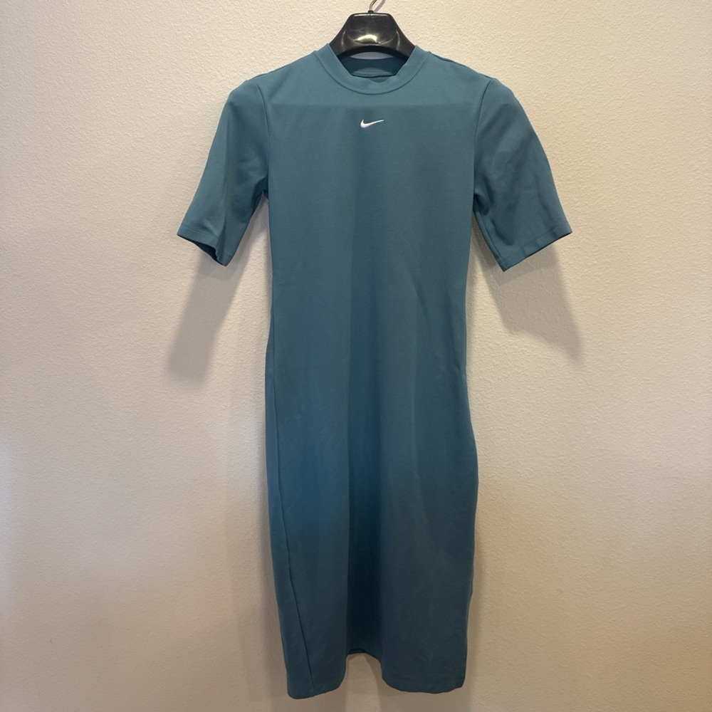 LIKE NEW Sleek Nike Fitted Jersey T‑Shirt Dress — Teal — Size Medium